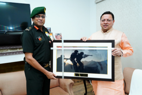 मुख्यमंत्री श्री पुष्कर सिंह धामी से मुख्यमंत्री आवास में ले जनरल अनिंदया सेनगुप्ता, जीओसीइनसी, सेन्ट्रल कमाण्ड ने भेंट की।